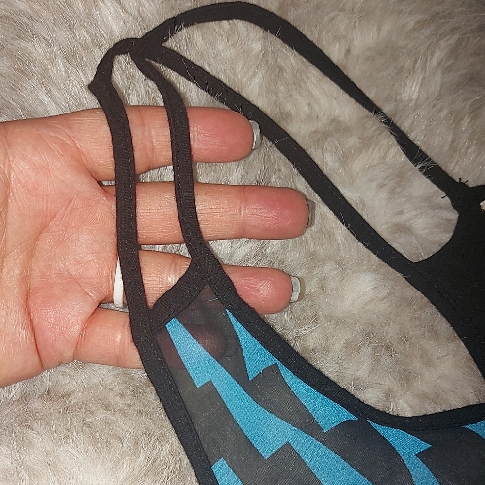 Geometric Pattern Tank Top - Picture 6 of 9